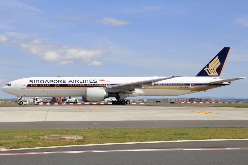 Photo of 9V-SWU - Singapore Airlines Boeing 777-300ER at AKL on AeroXplorer Aviation Database