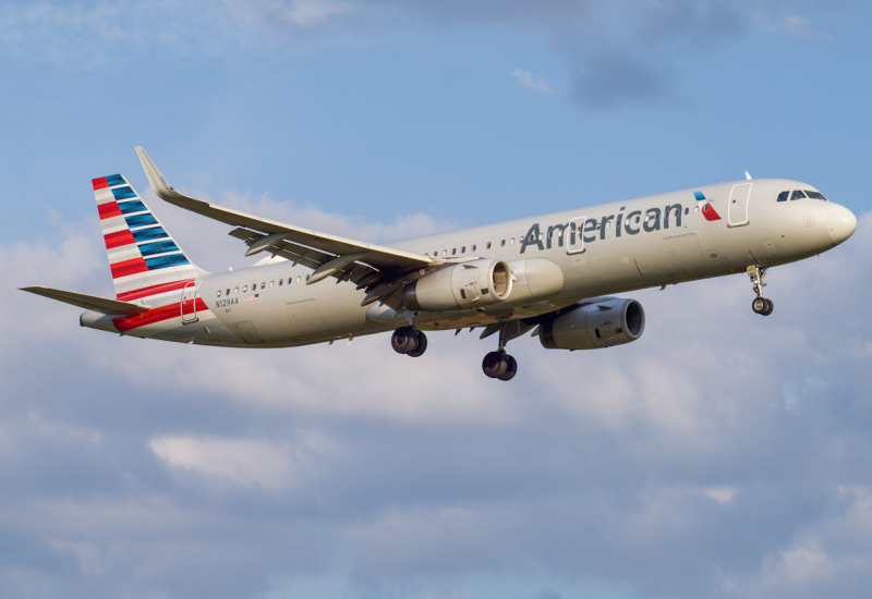 Photo of N129AA - American Airlines Airbus A321-200 at RDU on AeroXplorer Aviation Database