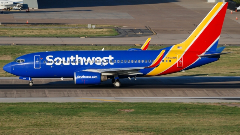 Photo of N453WN - Southwest Airlines Boeing 737-700 at KDAL on AeroXplorer Aviation Database