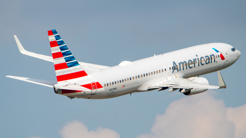 Photo of N819NN - American Airlines Boeing 737-800 at IAH on AeroXplorer Aviation Database