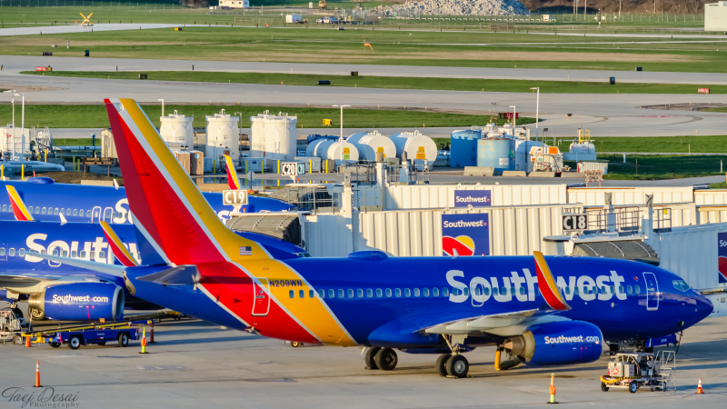 Photo of N209WN - Southwest Airlines Boeing 737-700 at MKE on AeroXplorer Aviation Database