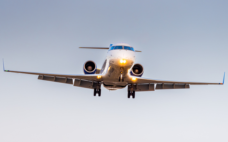 Photo of N920SW - SkyWest Airlines Mitsubishi CRJ-200 at RDM on AeroXplorer Aviation Database