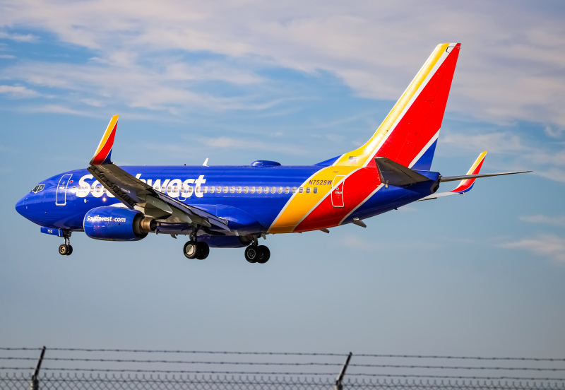 Photo of N752SW - Southwest Airlines Boeing 737-700 at BWI on AeroXplorer Aviation Database