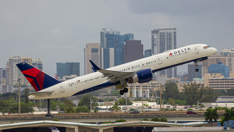Photo of N658DL - Delta Airlines Boeing 757-200 at FLL on AeroXplorer Aviation Database