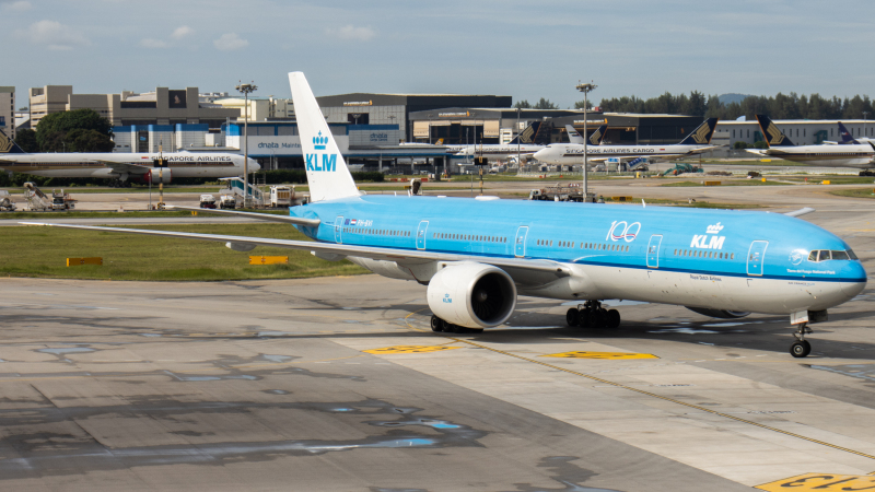 Photo of PH-BVI - KLM Boeing 777-300ER at SIN on AeroXplorer Aviation Database