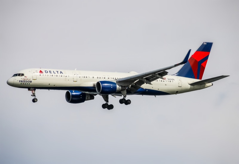 Photo of N694DL - Delta Airlines Boeing 757-200 at DCA on AeroXplorer Aviation Database