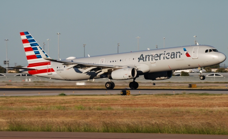 Photo of N990AU - American Airlines Airbus A321-200 at DFW on AeroXplorer Aviation Database