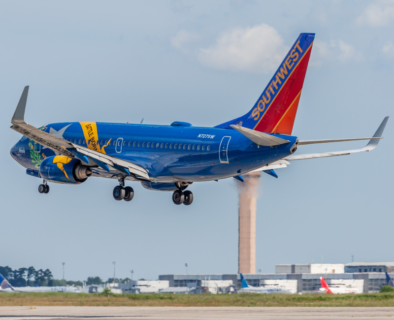 Photo of N727SW - Southwest Airlines Boeing 737-700 at IAH on AeroXplorer Aviation Database