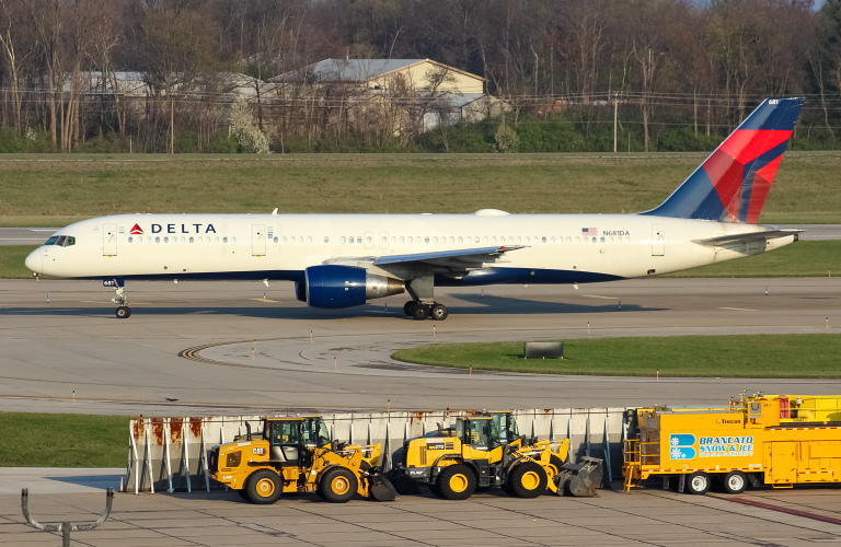 Photo of N681DA - Delta Airlines Boeing 757-200 at CVG on AeroXplorer Aviation Database