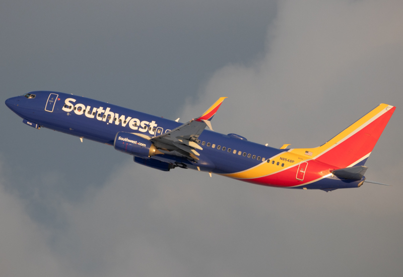 Photo of N8548P - Southwest Airlines Boeing 737-800 at MKE on AeroXplorer Aviation Database