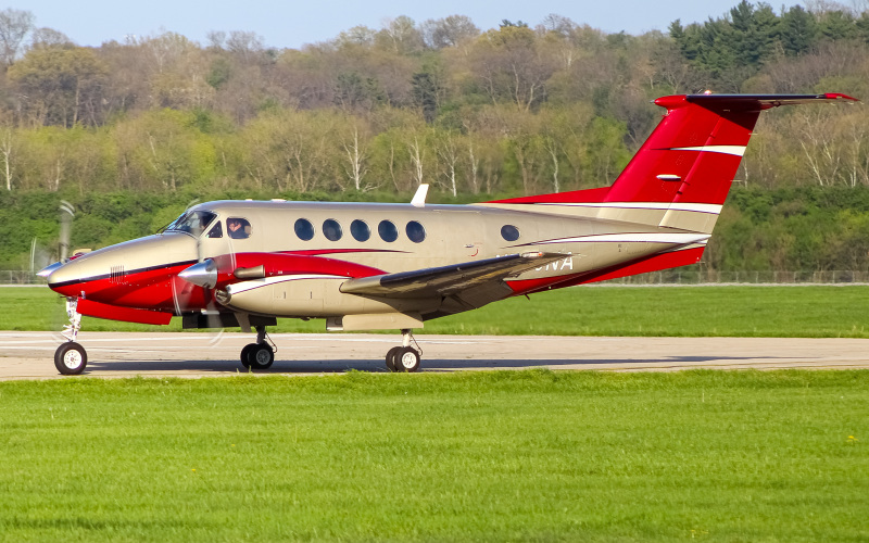 Photo of N700NA - PRIVATE Beechcraft King Air 200 at LUK on AeroXplorer Aviation Database