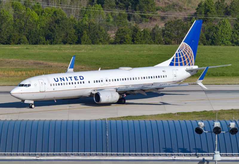 Photo of N76269 - United Airlines Boeing 737-800 at rdu on AeroXplorer Aviation Database