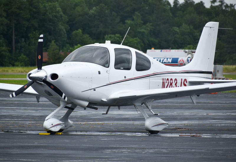 Photo of N283JS - PRIVATE Cirrus SR-20 at FCI on AeroXplorer Aviation Database