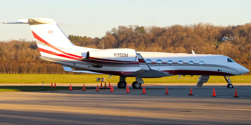 Photo of N35DM - PRIVATE  Gulfstream IV at LUK on AeroXplorer Aviation Database