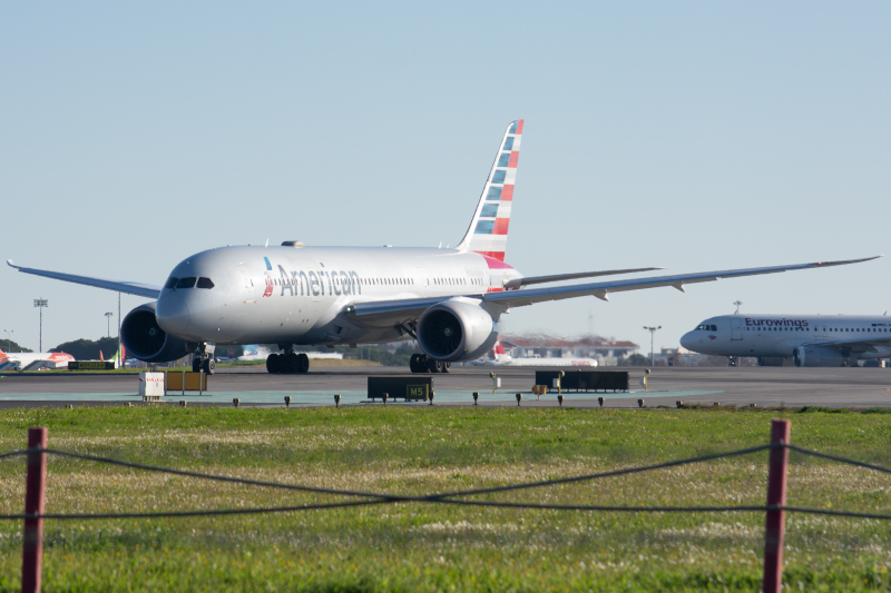 Photo of N807AA - American Airlines Boeing 787-8 at LIS on AeroXplorer Aviation Database