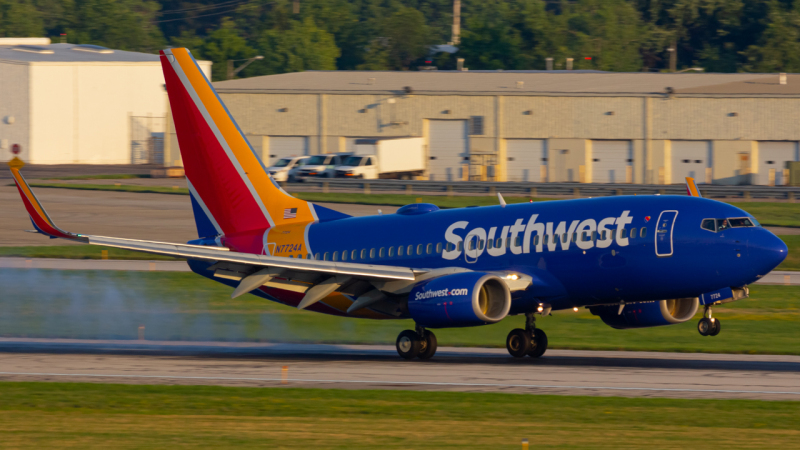 Photo of N7724A - Southwest Airlines Boeing 737-700 at CMH on AeroXplorer Aviation Database