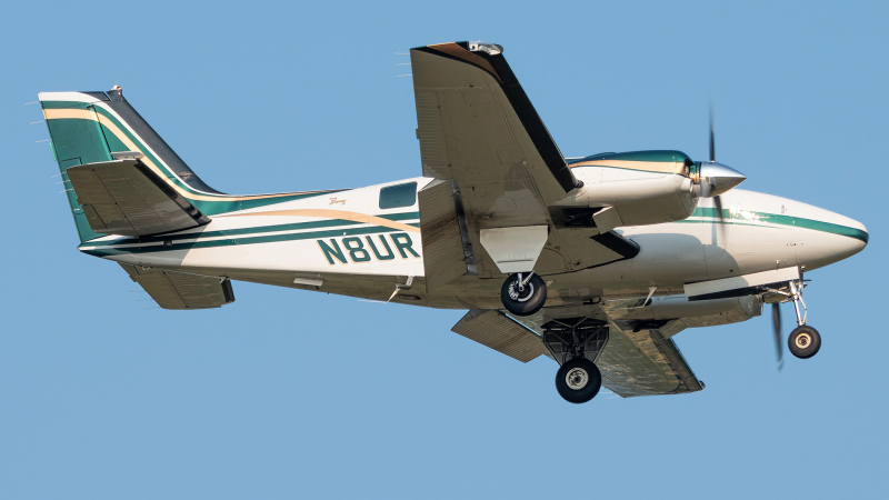 Photo of N8UR - PRIVATE Beechcraft 58 Baron at IAD on AeroXplorer Aviation Database