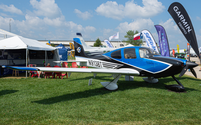 Photo of N913BT - PRIVATE Cirrus SR-22 at OSH on AeroXplorer Aviation Database