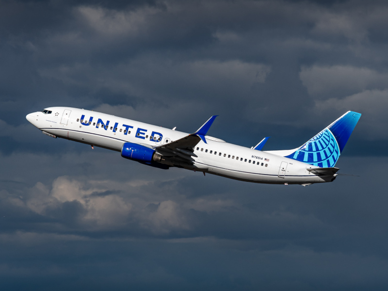 Photo of N76514 - United Airlines Boeing 737-800 at BOS on AeroXplorer Aviation Database