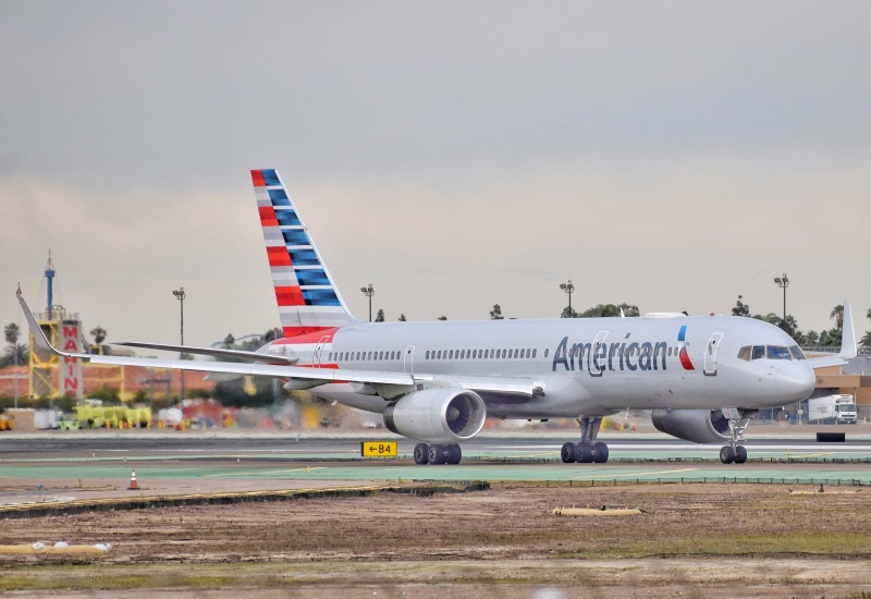 Photo of N201UU - American Airlines  B757-200 at SAN on AeroXplorer Aviation Database