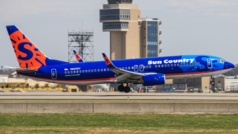Photo of N823SY - Sun Country Airlines Boeing 737-800 at MSP on AeroXplorer Aviation Database