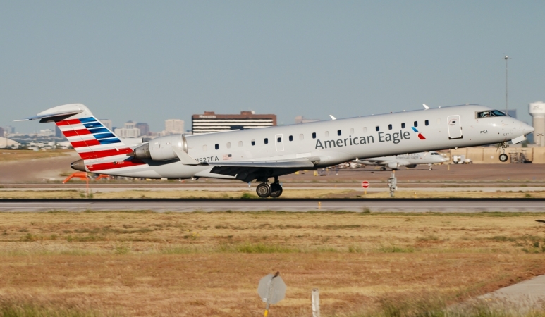 Photo of N527EA - American Airlines Mitsubishi CRJ-700 at DFW on AeroXplorer Aviation Database