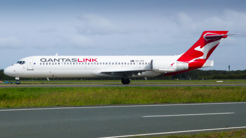 Photo of VH-YQT - QantasLink Boeing 717-200 at BNE on AeroXplorer Aviation Database