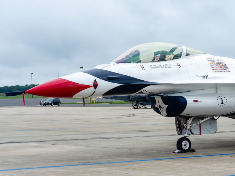 Photo of 92-3880 - USAF - United States Air Force General Dynamics F-16 Fighting Falcon at ACY on AeroXplorer Aviation Database