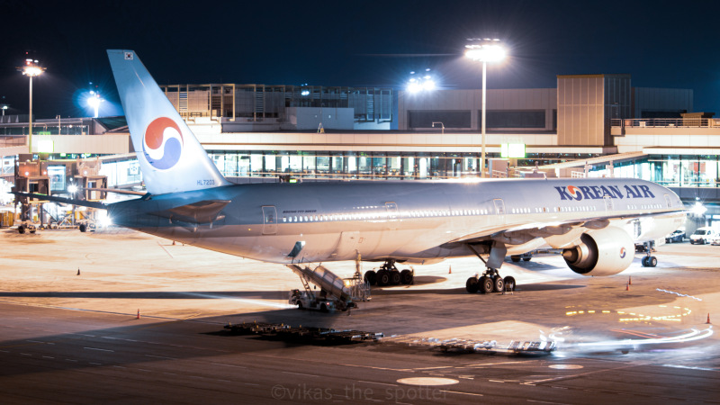 Photo of HL7203 - Korean Air  Boeing 777-300ER at SIN on AeroXplorer Aviation Database