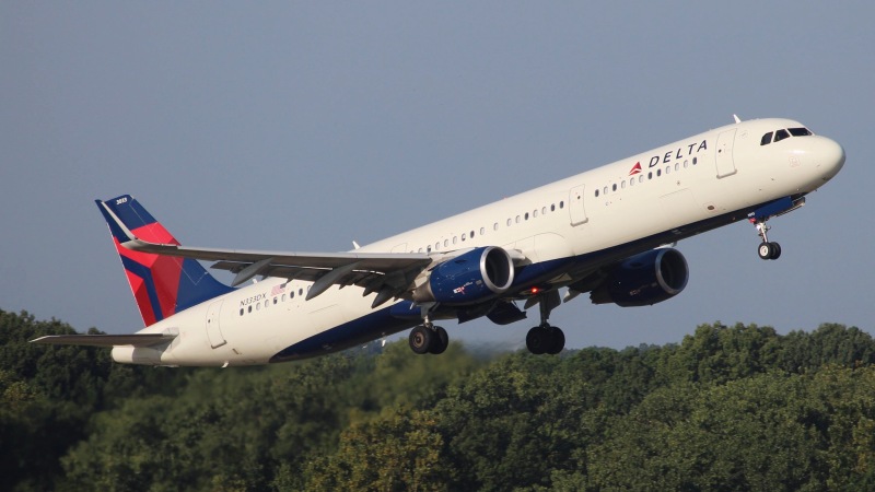 Photo of N333DX - Delta Airlines Airbus A321-200 at MEM on AeroXplorer Aviation Database