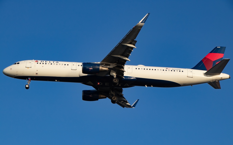 Photo of N332DN  - Delta Airlines Airbus A321-200 at TPA on AeroXplorer Aviation Database