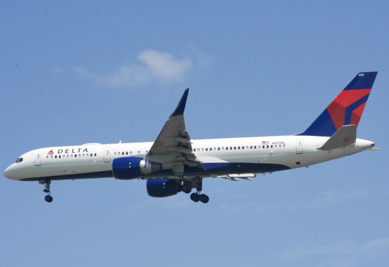 Photo of N659DL - Delta Airlines Boeing 757-200 at MCO on AeroXplorer Aviation Database