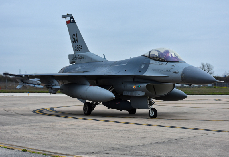 Photo of 87-0264 - USAF - United States Air Force General Dynamics F-16C Fighting Falcon at SKF on AeroXplorer Aviation Database