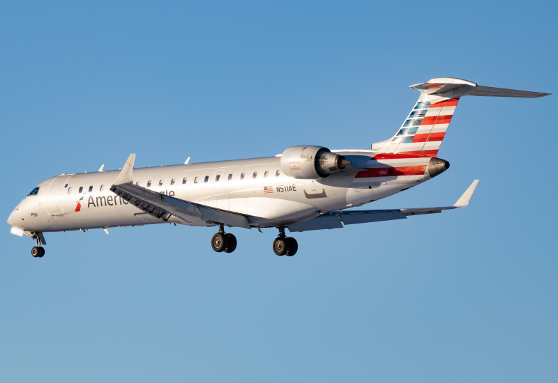 Photo of N511AE - American Airlines Mitsubishi CRJ-700 at CID on AeroXplorer Aviation Database