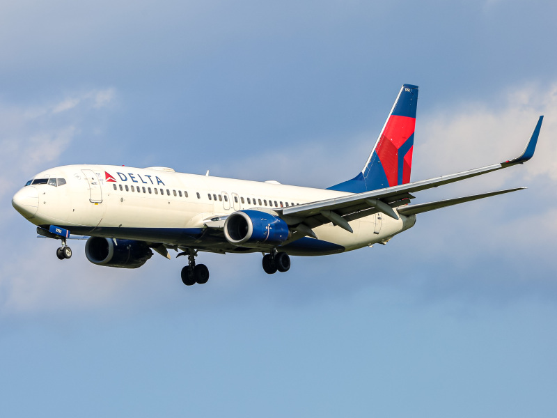 Photo of N3752 - Delta Airlines Boeing 737-800 at BWI on AeroXplorer Aviation Database