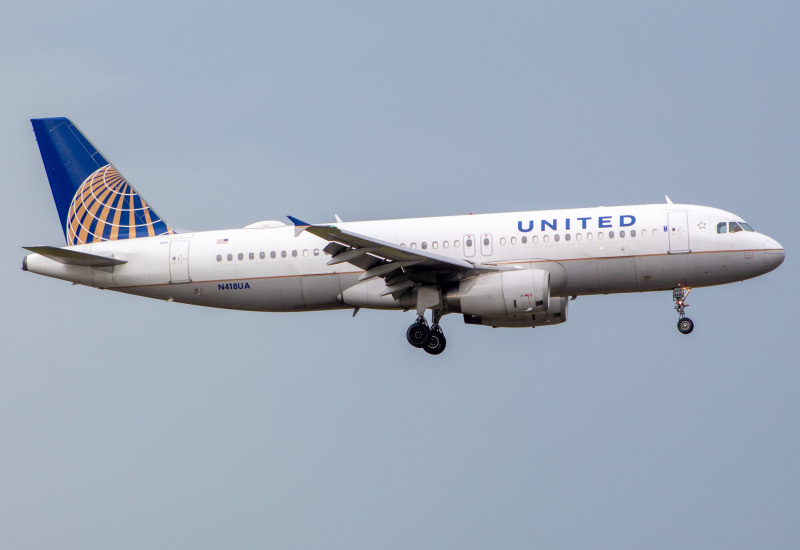 Photo of N418UA - United Airlines Airbus A320 at MCO on AeroXplorer Aviation Database