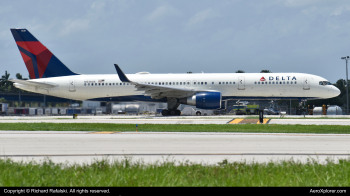 LX-TCB) Global Jet Luxembourg Airbus A319-153N(CJ) by Dalton Hoch
