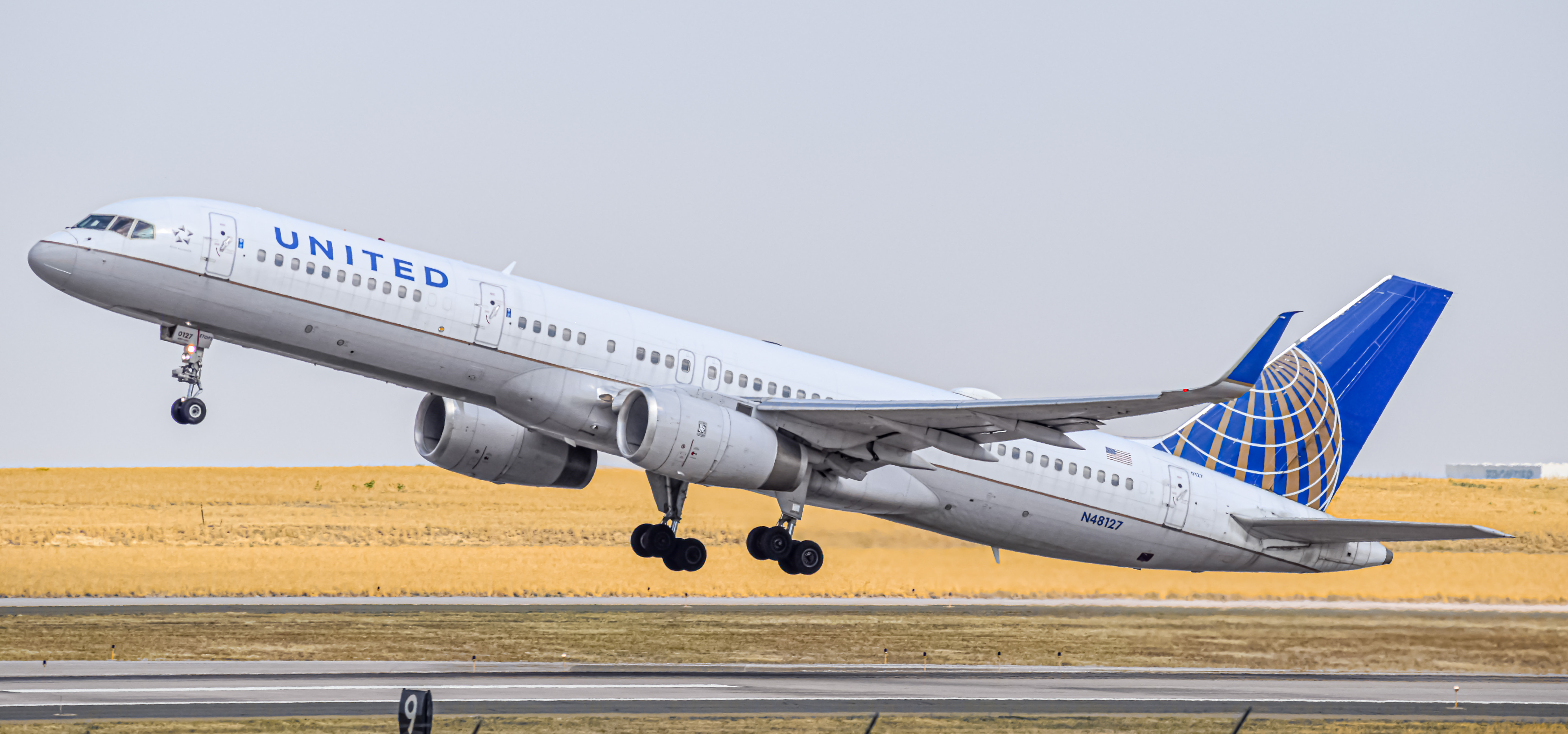 Photo of N48127 - United Airlines Boeing 757-200 at DEN