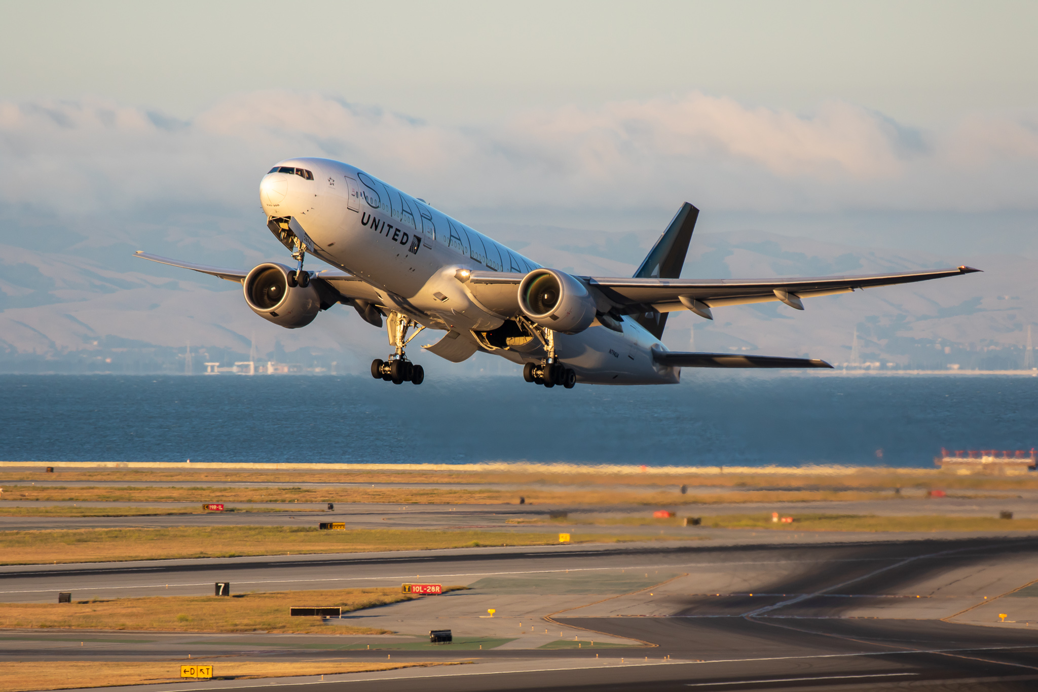 Photo of N794UA - United Airlines Boeing 777-200 at SFO