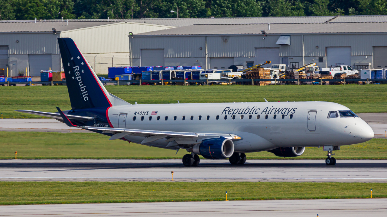 Photo of N401YX - Republic Airlines Embraer E175LR at CMH