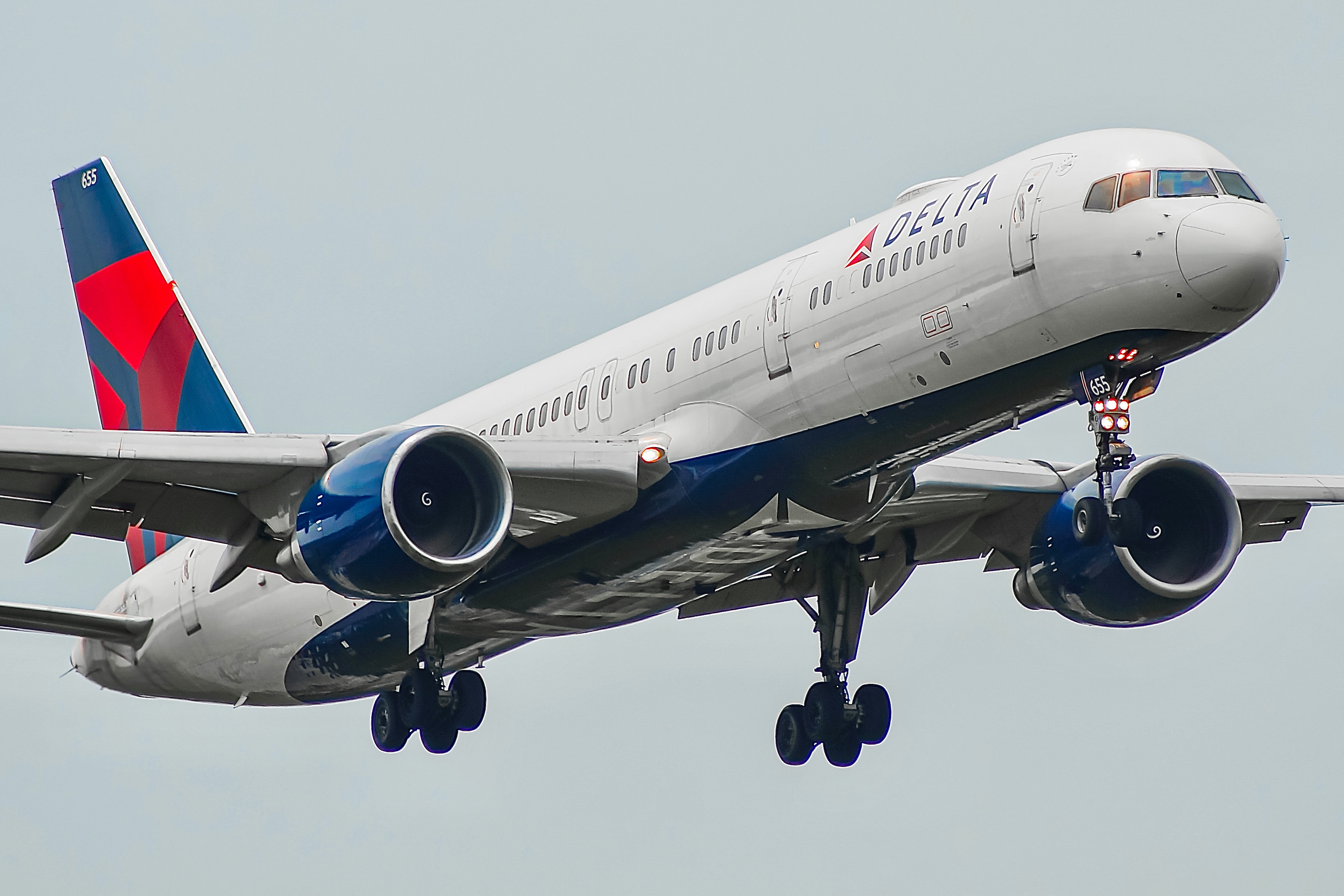 Photo of N655DL - Delta Airlines Boeing 757-200 at MKE