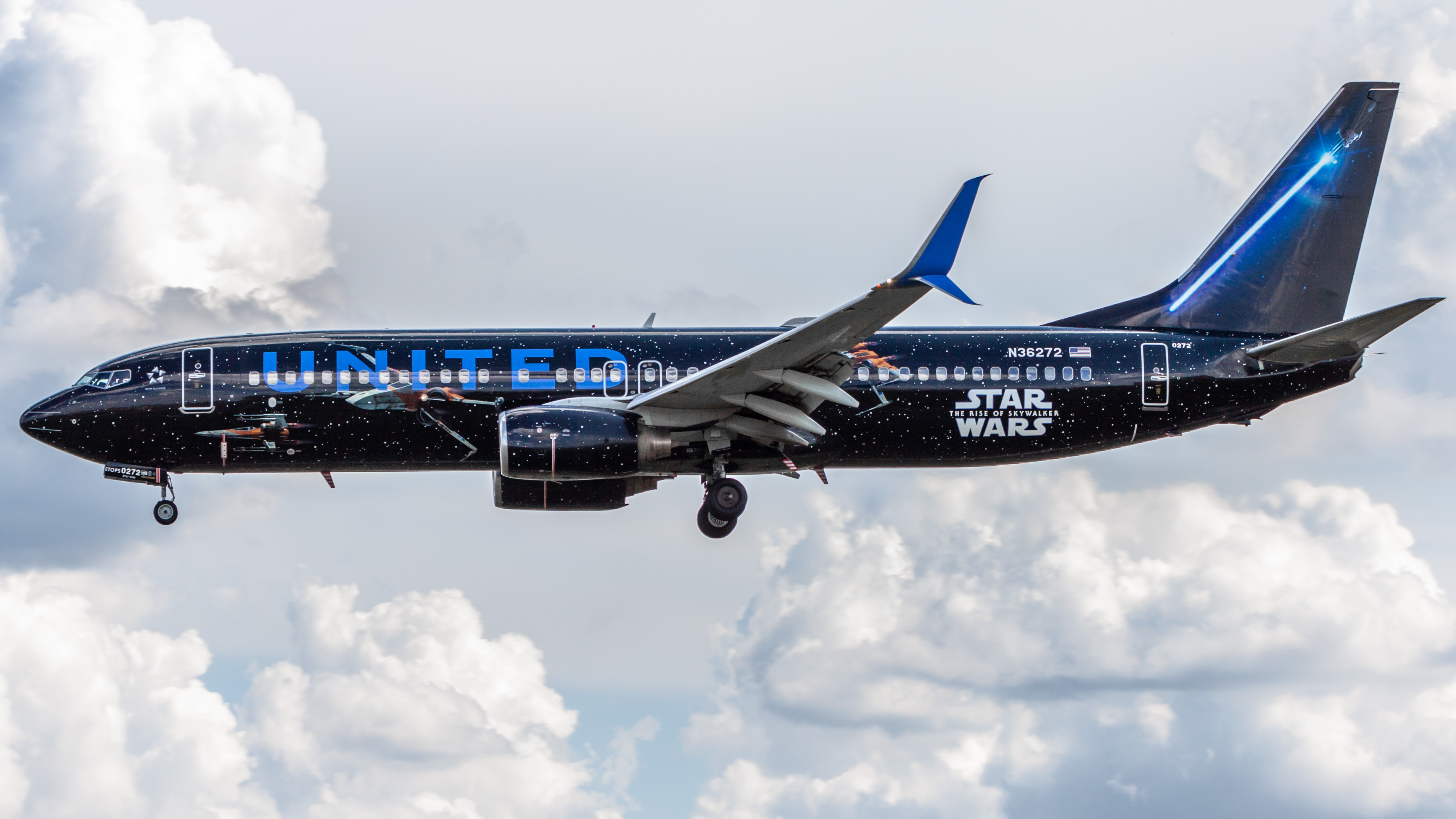 Photo of N36272 - United Airlines Boeing 737-800 at IAH