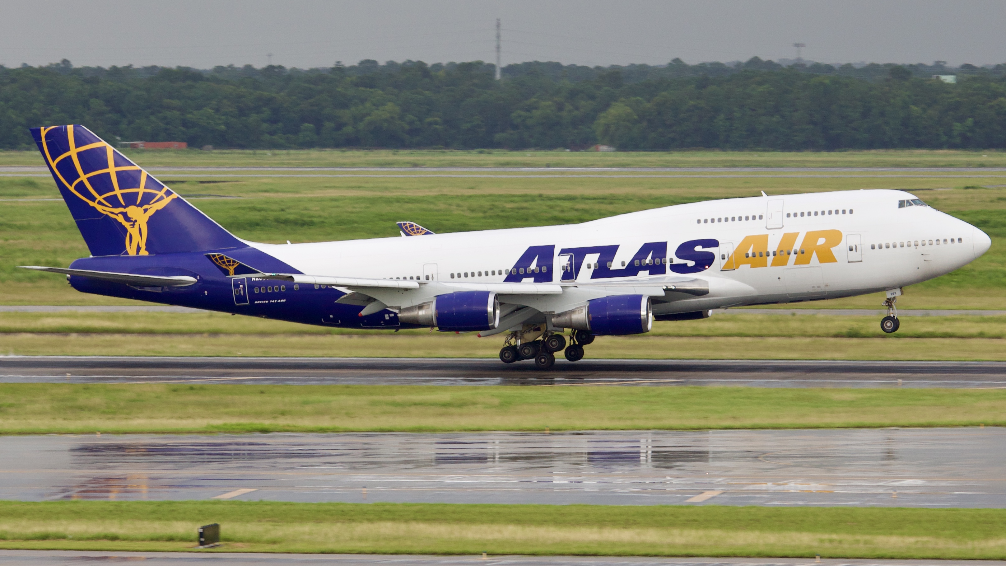 Photo of N263SG - Atlas Air Boeing 747-400 at IAH