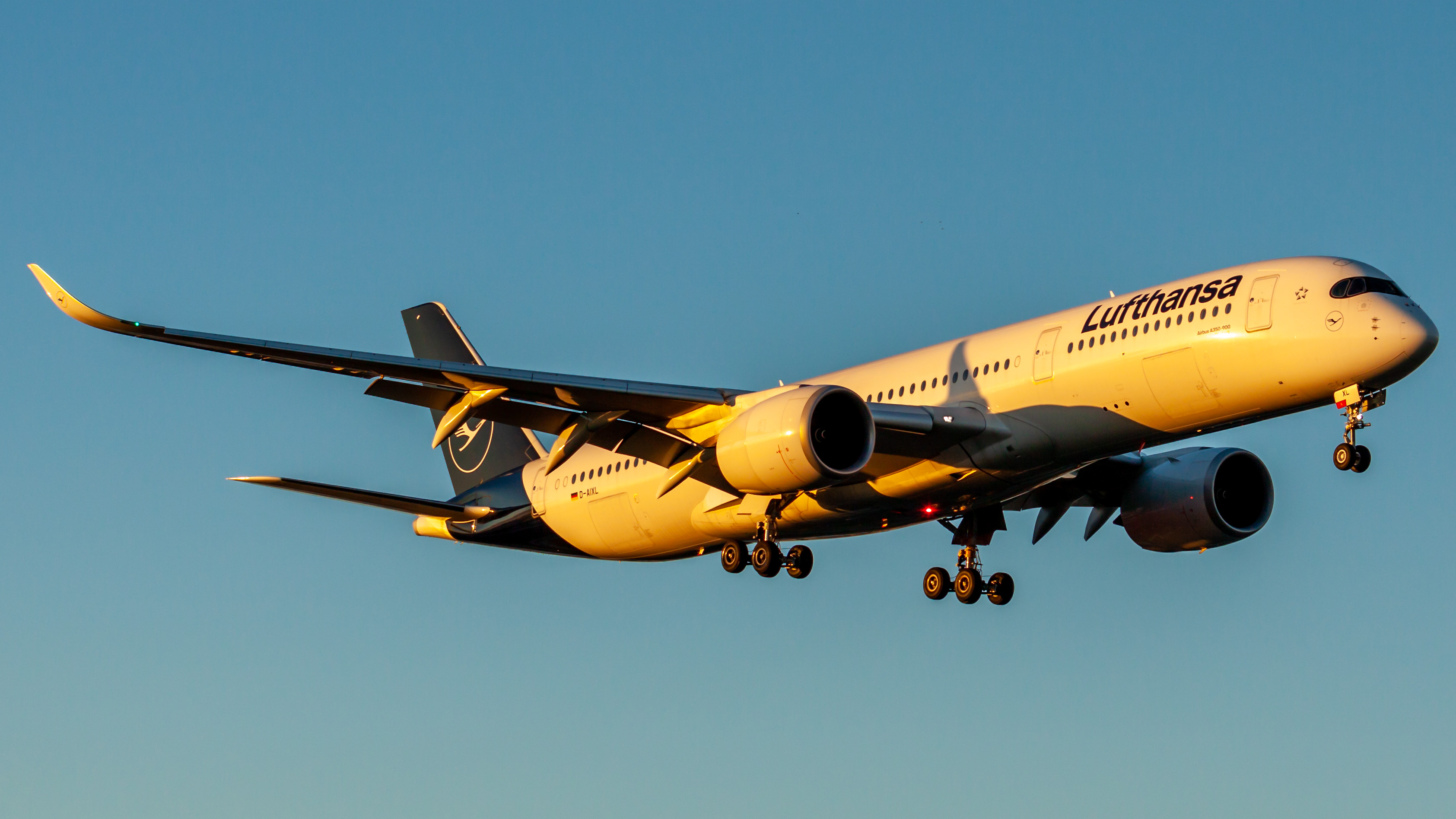 Photo of D-AIXL - Lufthansa Airbus A350-900 at MIA