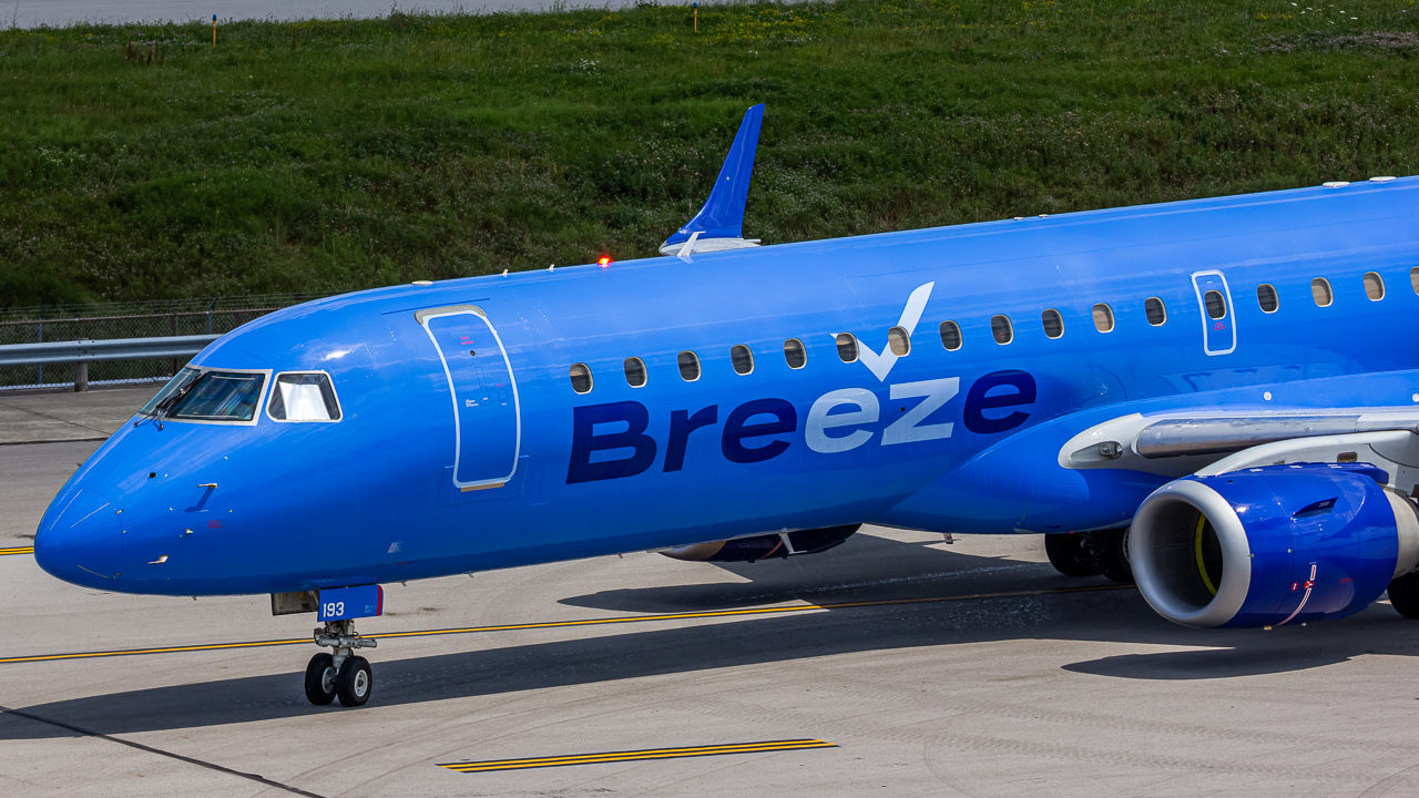 Photo of N193BZ - Breeze Airways Embraer E195 at CMH