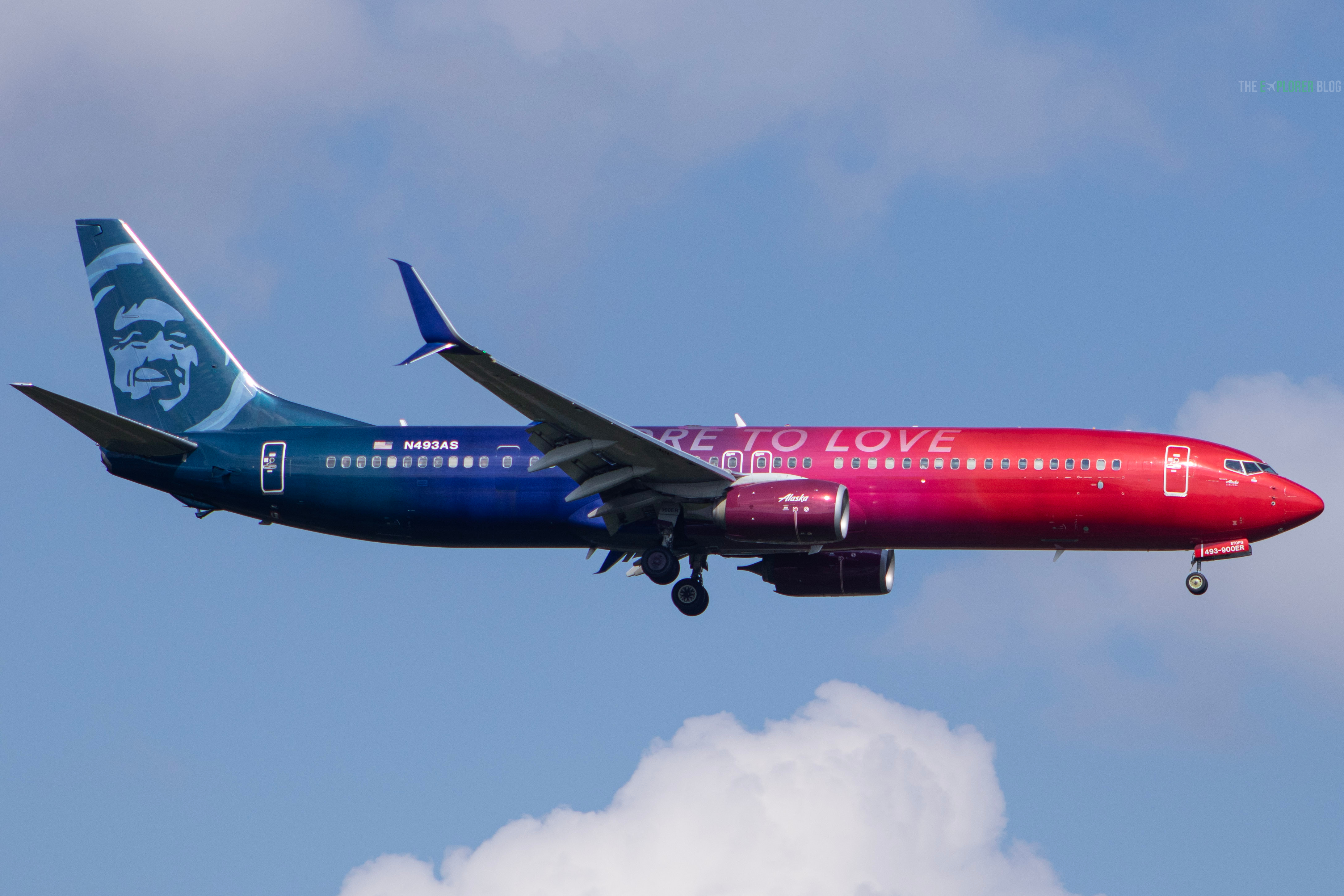 Photo of N493AS - Alaska Airlines Boeing 737-900ER at IAD