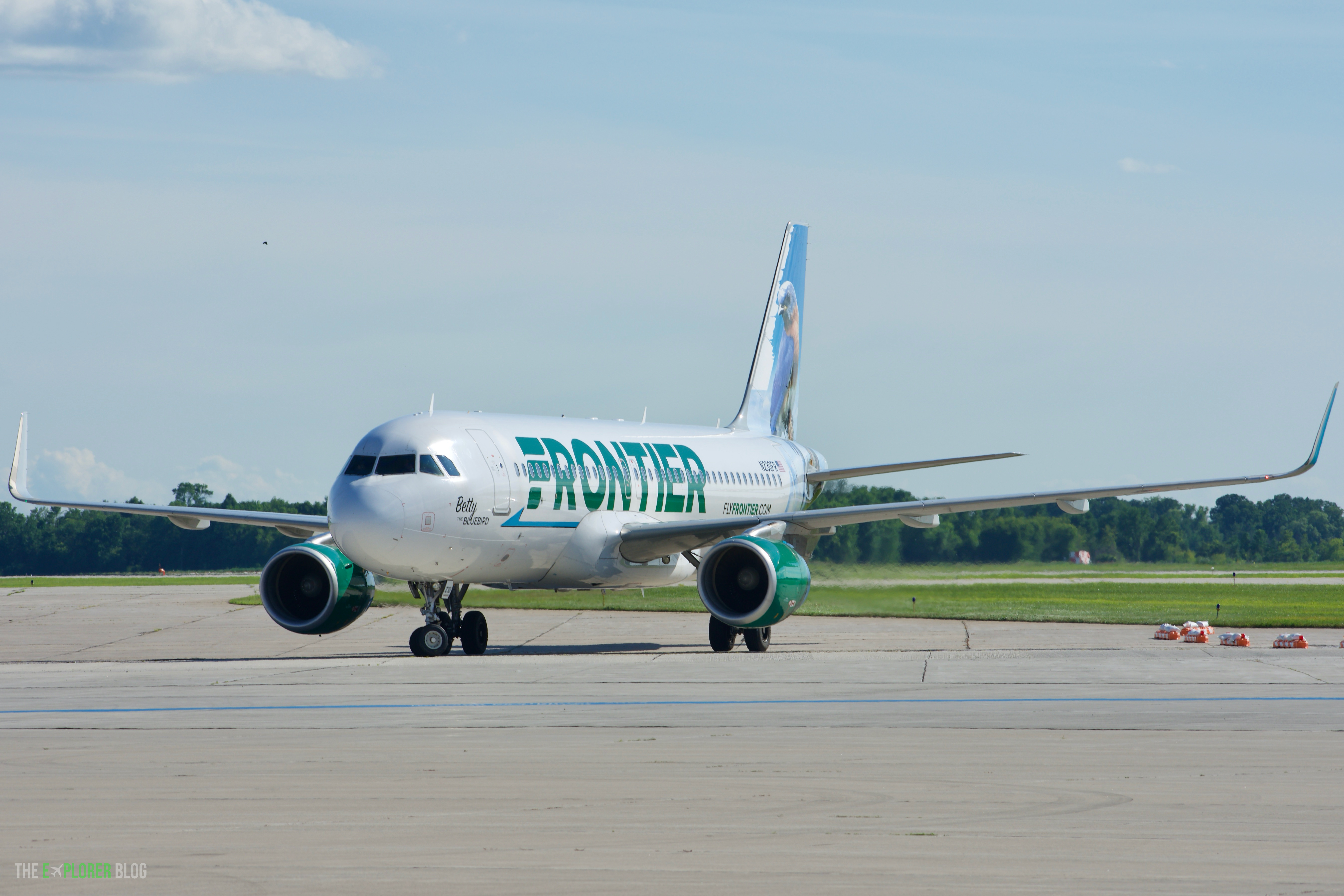 Photo of N230FR - Frontier Airlines Airbus A320 at GRB