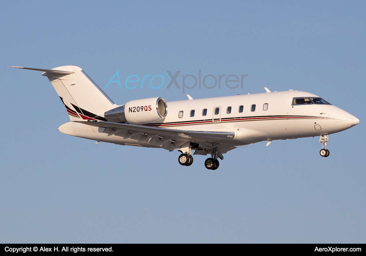 Photo of N209QS - NetJets Bombardier Challenger 650 at MHT