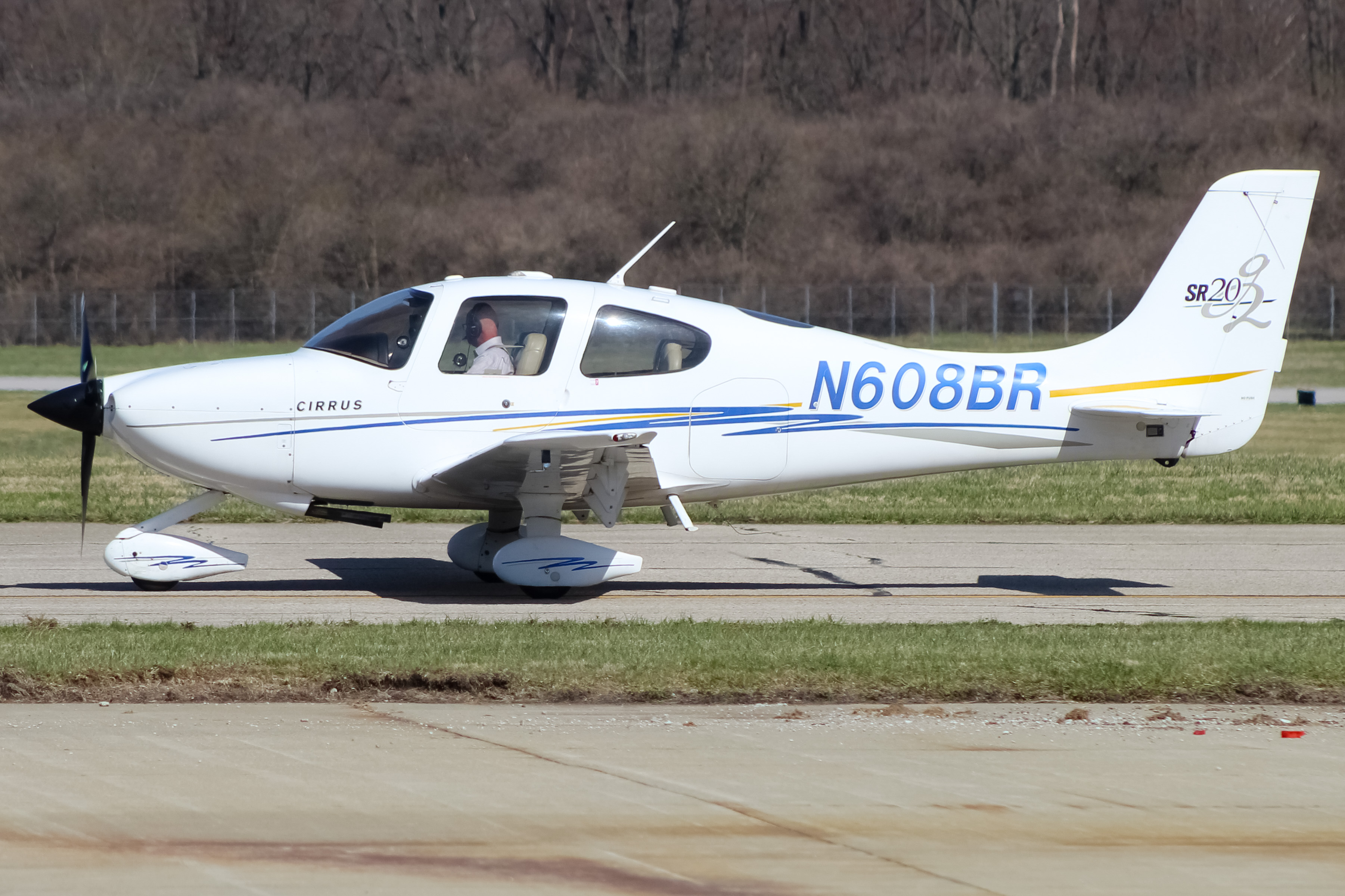 Photo of N608BR - PRIVATE Cirrus SR20 at LUK