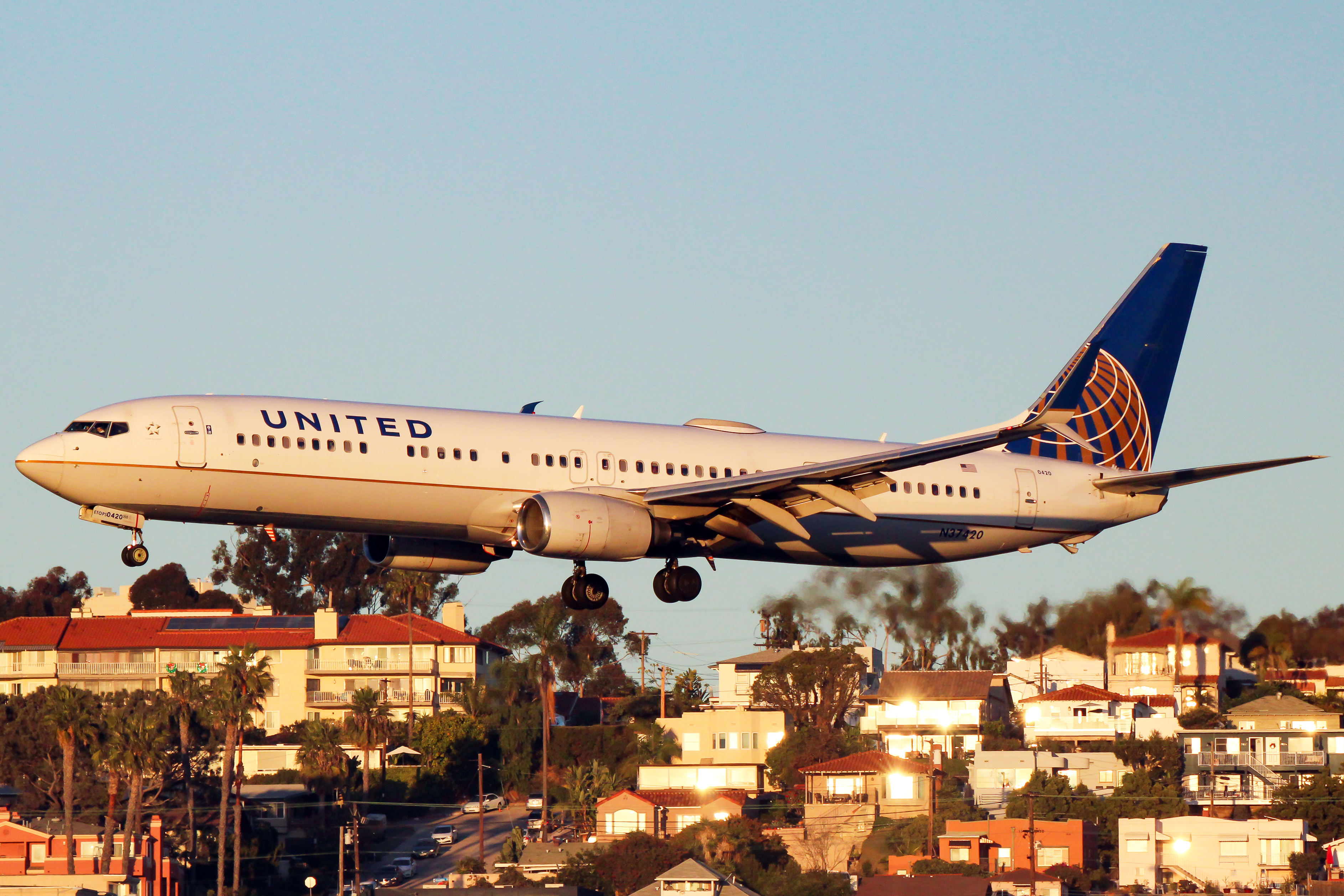Photo of N37420 - United Airlines Boeing 737-900ER at SAN